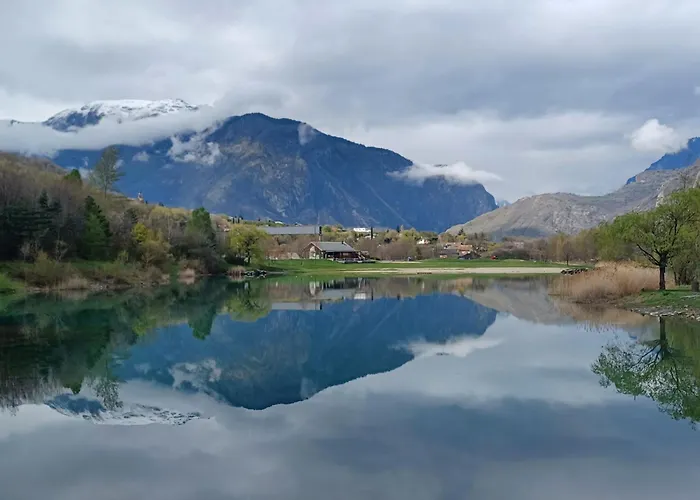 Villargondran, Les Magnifiques Cols De Maurienne Garage Motos, Velos