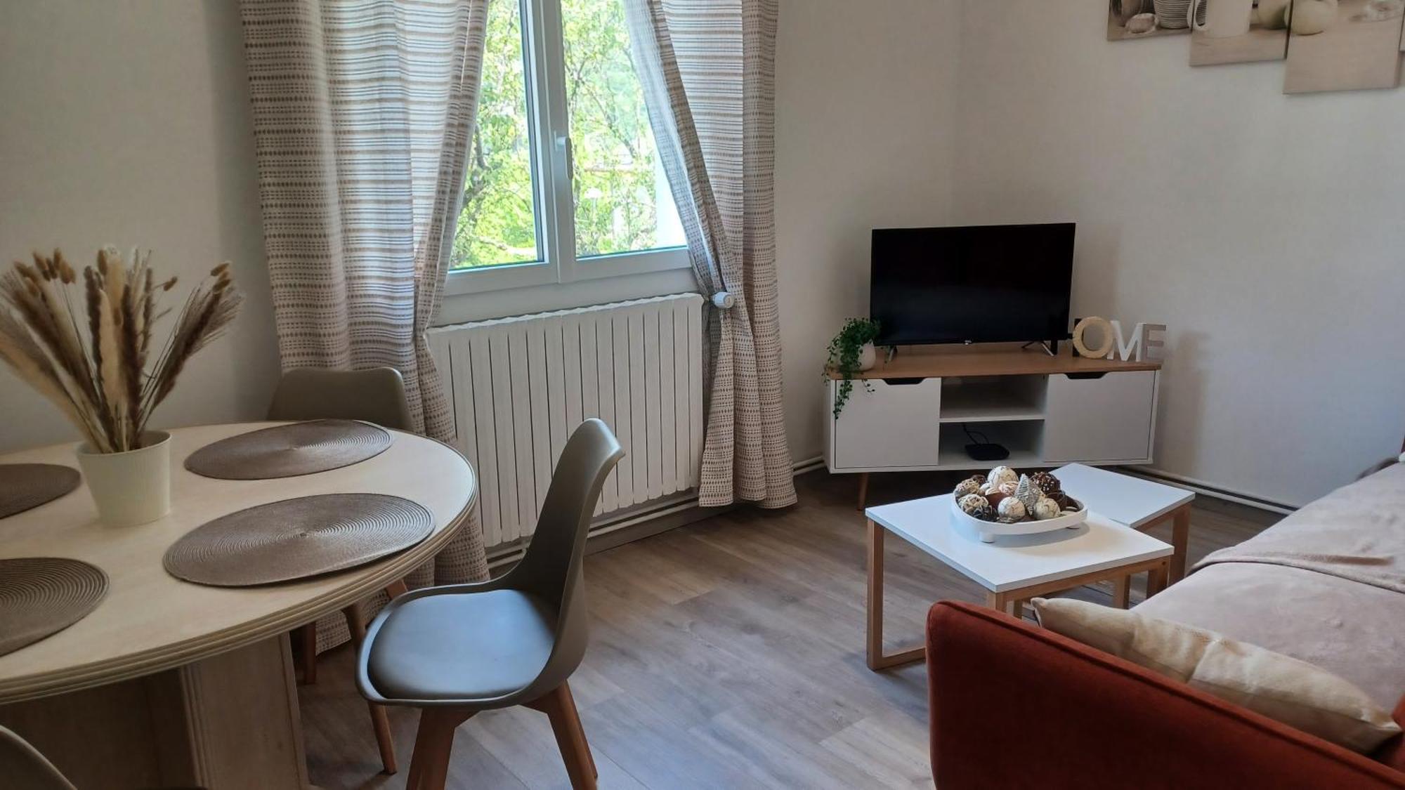 Villargondran, Les Magnifiques Cols De Maurienne Garage Motos, Velos Apartment *